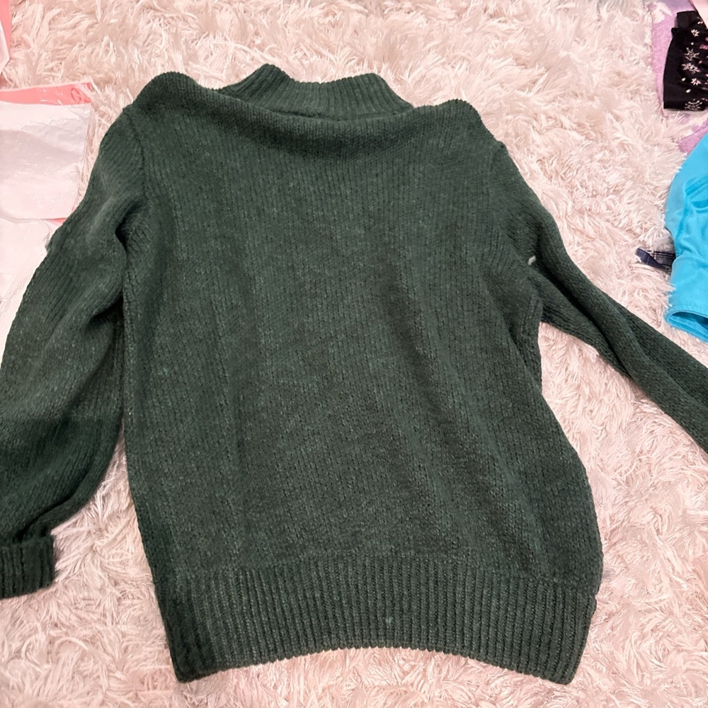 arie green sweater size medium